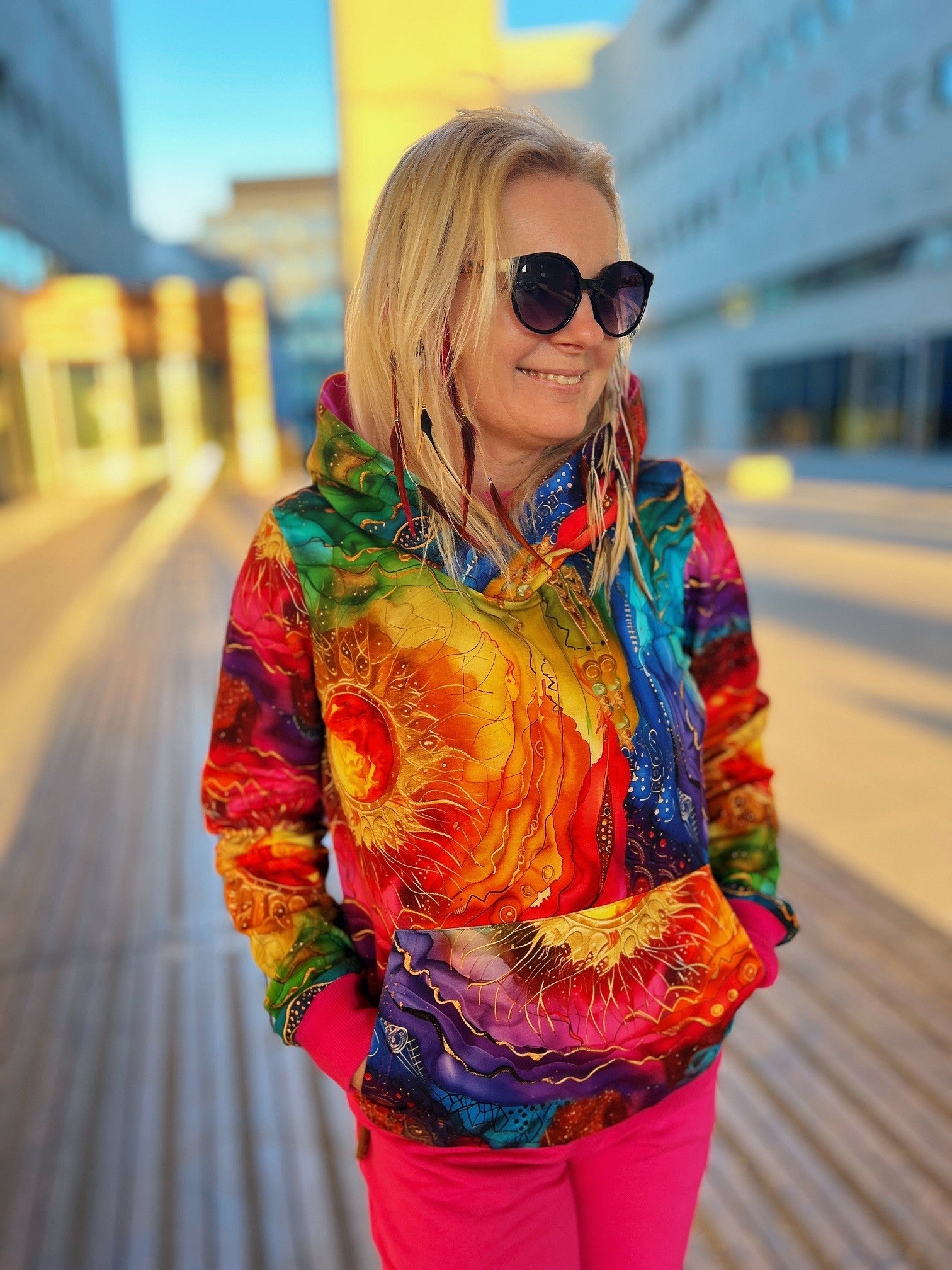 Bluza z Kapturem Wewnętrzne Słońce Fuksja