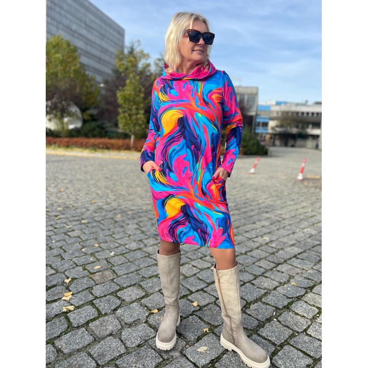 Sukienka z kapturem - Lekko/fuksja Sukienka z kapturem - Lekko/fuksja