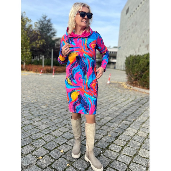 Sukienka z kapturem - Lekko/fuksja Sukienka z kapturem - Lekko/fuksja