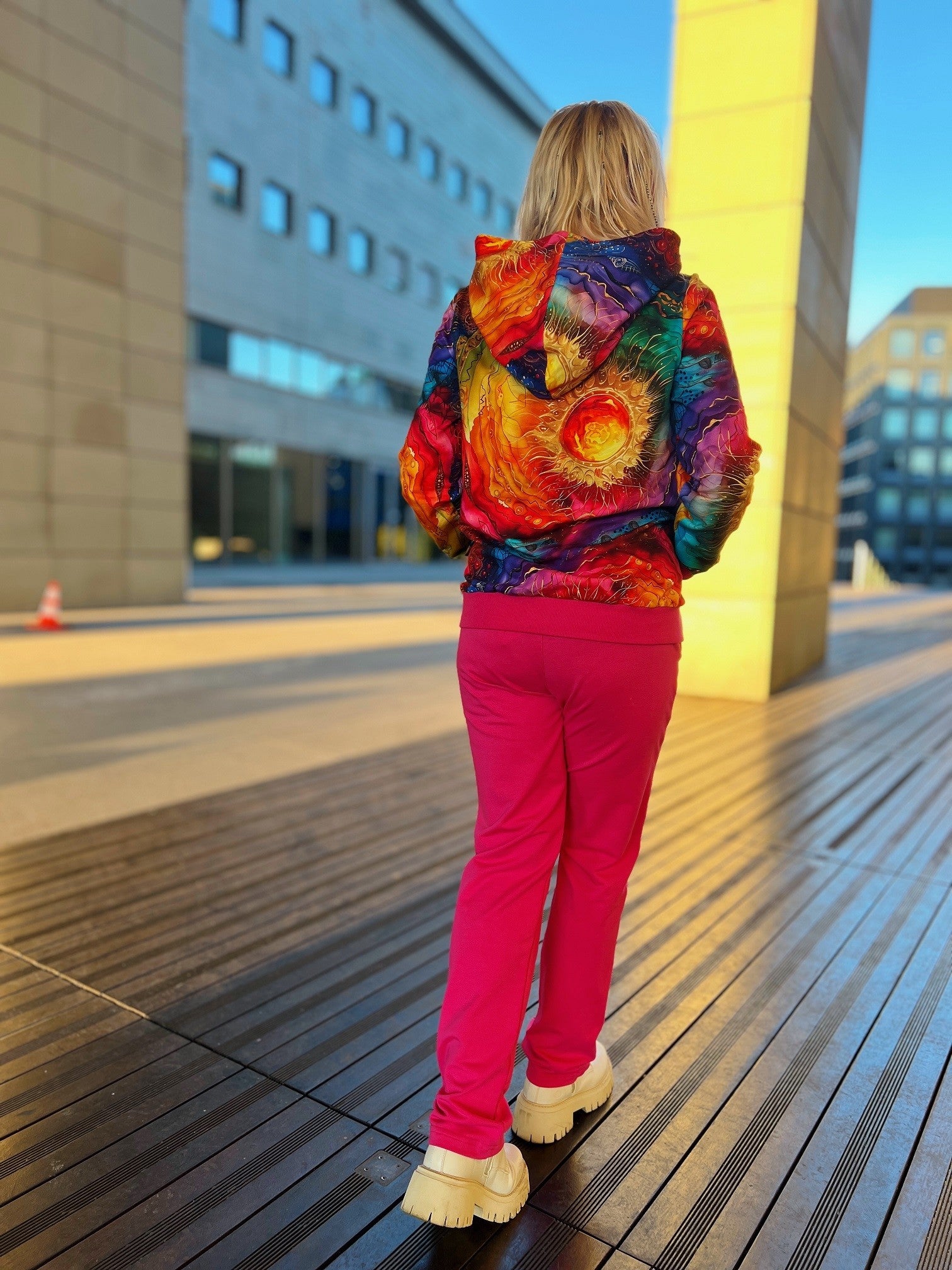 Bluza z Kapturem Wewnętrzne Słońce Fuksja